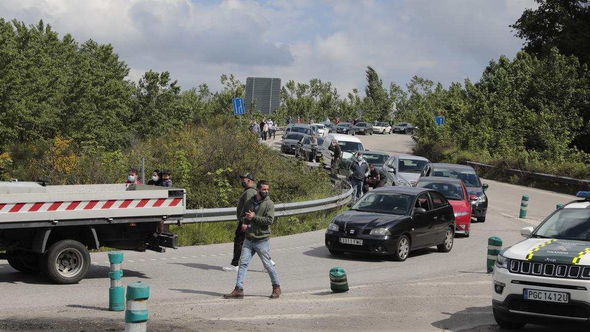 Las imágenes de la última etapa de la Vuelta a Asturias: crónica y reacciones