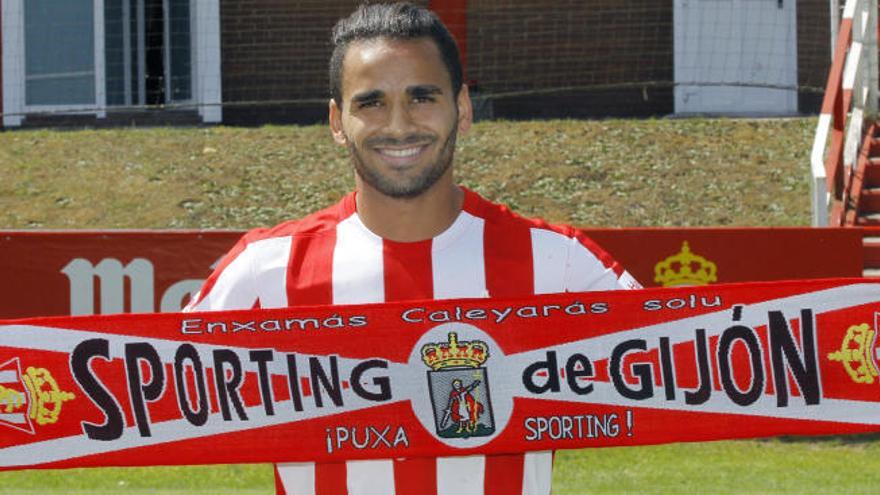 Douglas se lesiona... ¡en el autobús del Sporting!