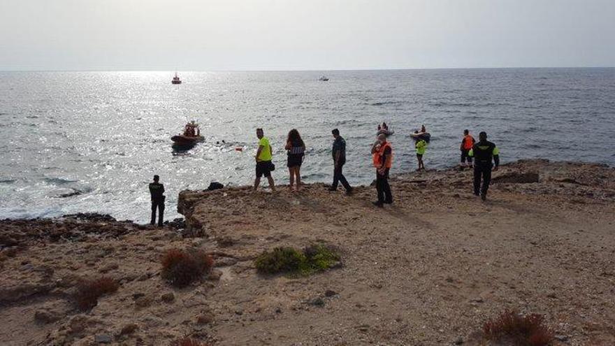 Buceadores encuentran sin vida a un joven de 18 años desaparecido ayer en una playa