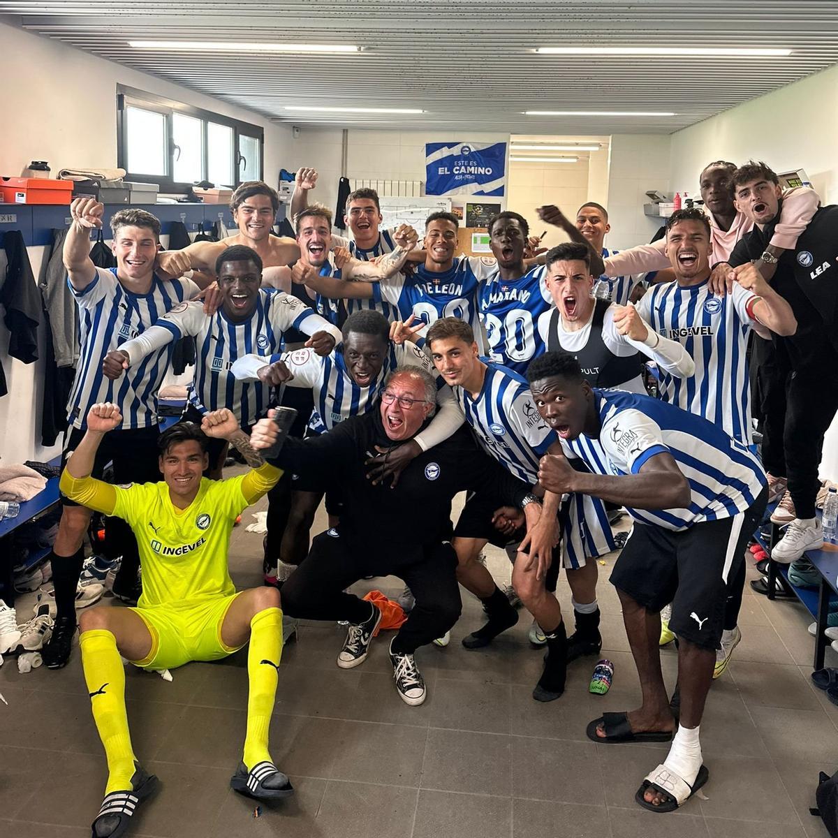 Los jugadores del Alavés, celebrando una victoria en el vestuario