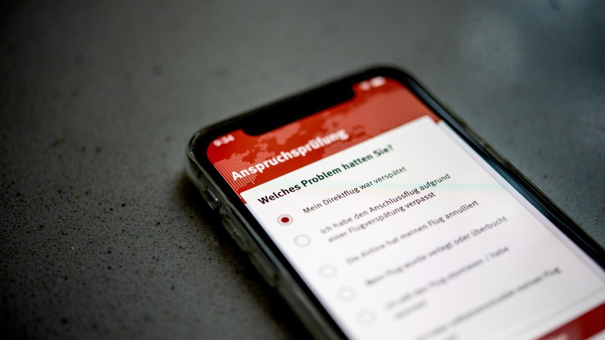 Die Flugärger-App der Verbraucherzentrale NRW hilft bei - genau - Flugärger wie Verspätung, Annullierung oder verlorenem Gepäck.