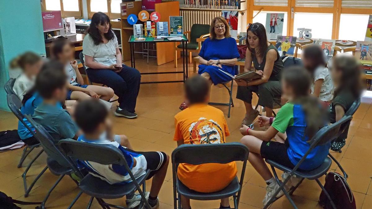 Sessió de cloenda de les activitats del Club dels Friki Books a la Biblioteca durant el curs 2025-26, amb l'escriptora surienca Eva Paniagua.