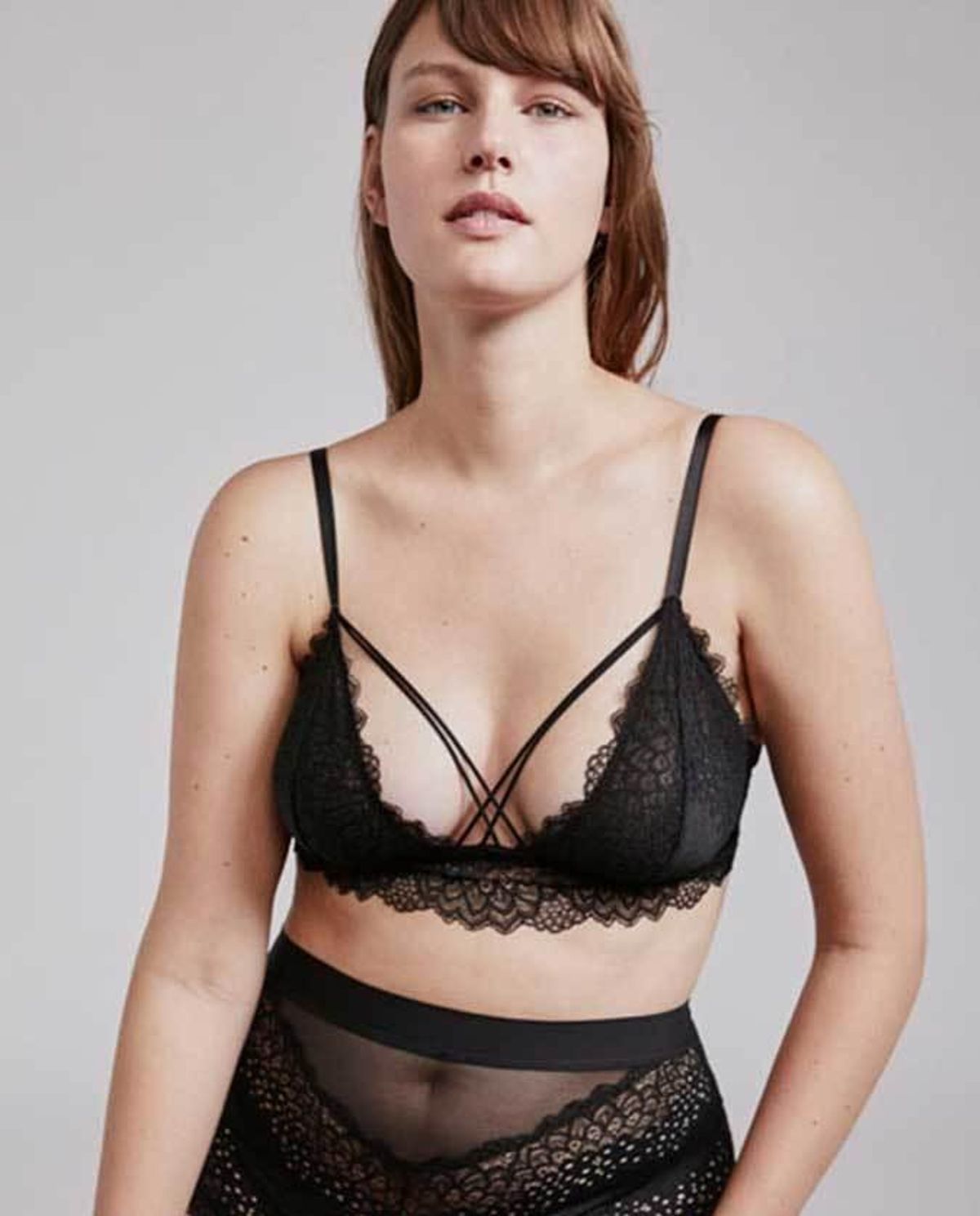 Oysho presume de modelos con curvas y veta el uso de Photoshop