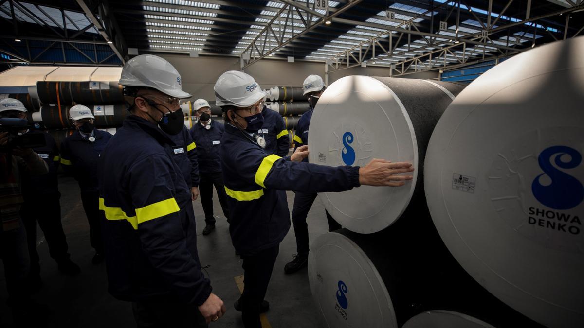 El presidente de la Xunta, Alberto Núñez Feijóo, durante la visita a las instalaciones.