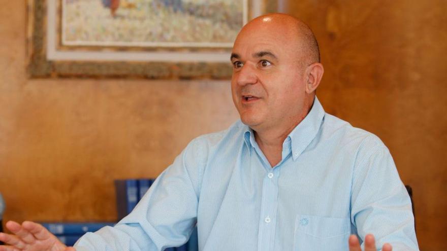 El presidente, durante una entrevista en su despacho con este diario. | VICENT MARÍ
