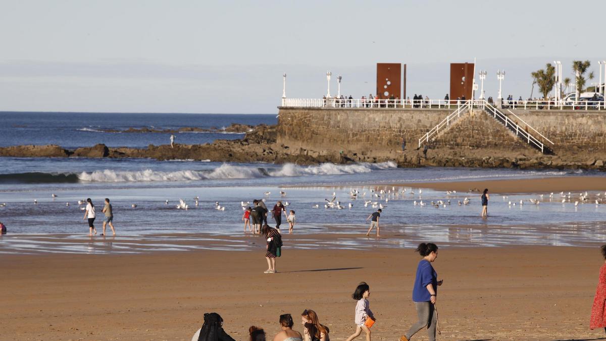 El termómetro supera los 20 grados en Gijón