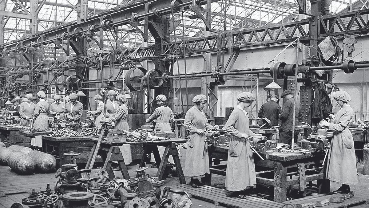 Mujeres trabajando en una fábrica.