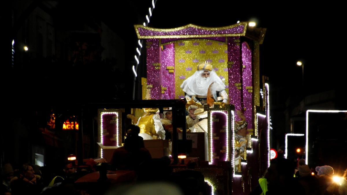 Sus Majestades reparten ilusión en Monesterio Sus Majestades reparten ilusión en Monesterio