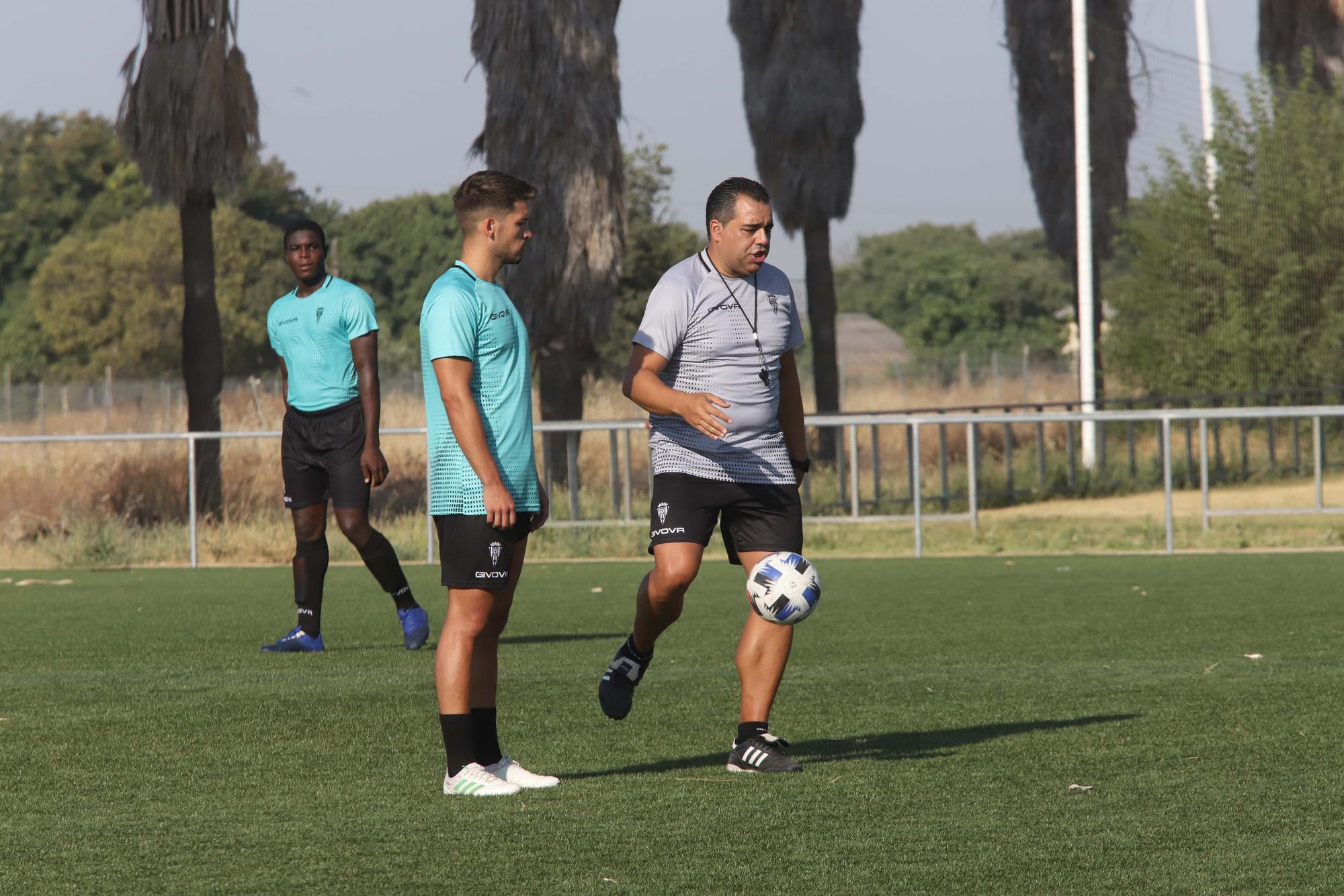 El Córdoba CF se pone a prueba sobre el césped artificial