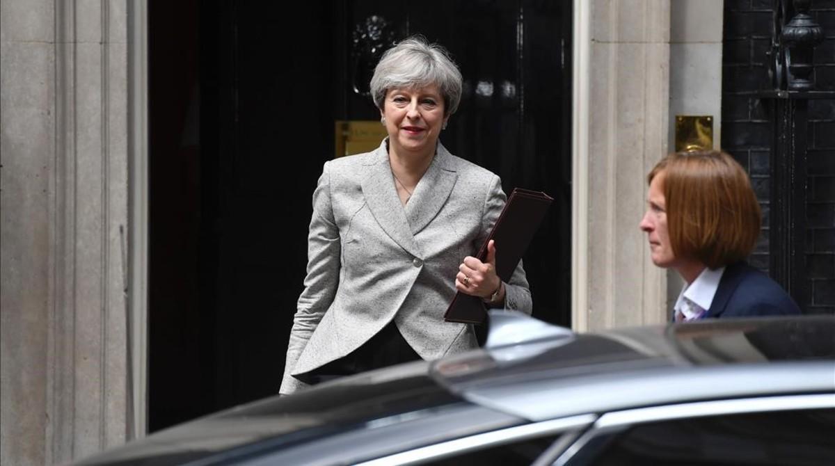 undefined38872195 britain s prime minister theresa may leaves 10 downing stree170613201040