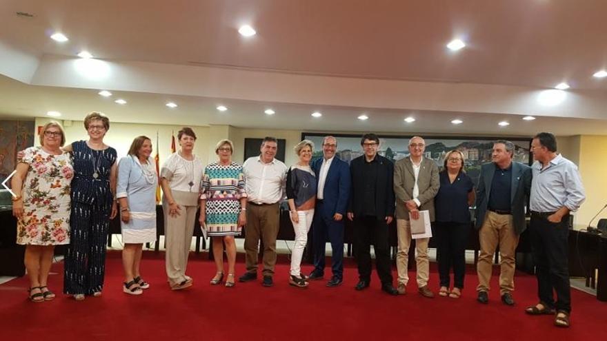 Alzira homenajea sus profesores y maestros que finalizan su trayectoria profesional