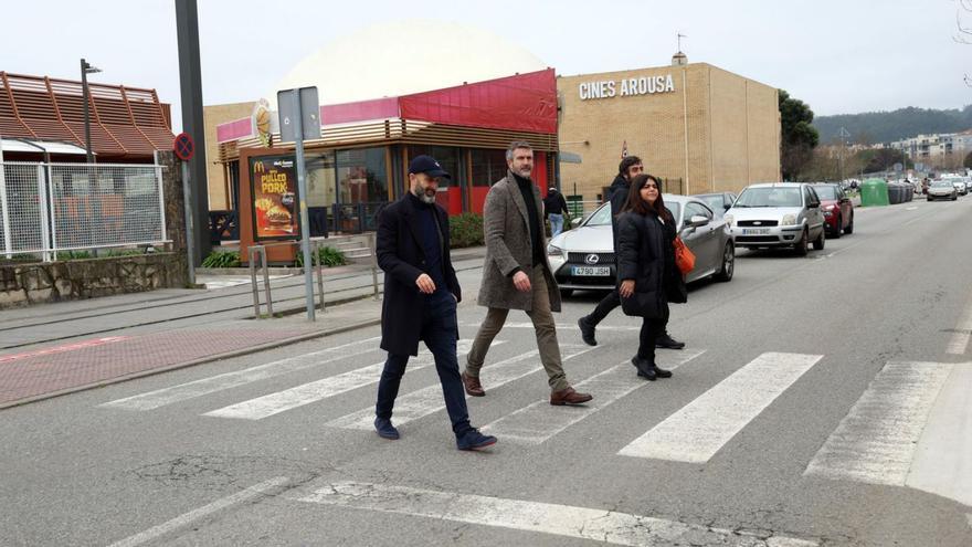 Alberto Varela y el edil de Turismo, Álvaro Carou, ayer. |  Noé Parga
