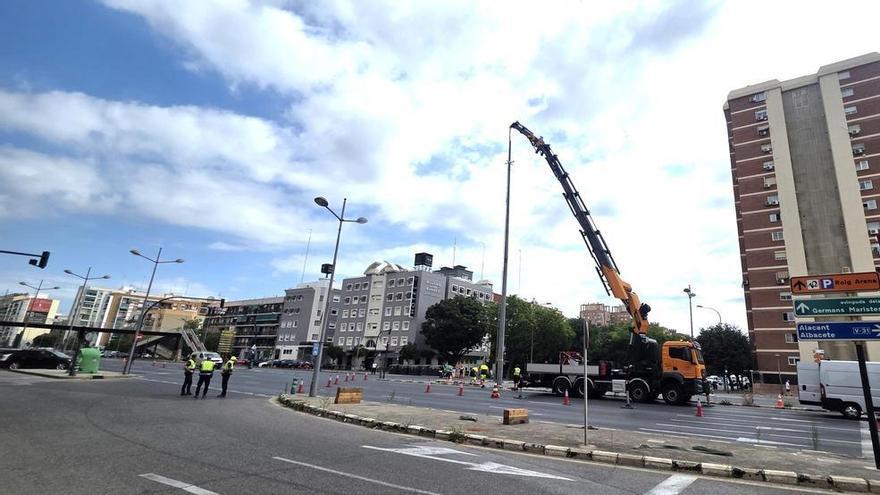 Una espectacular "obra exprés" corta la salida de València por Ausias March