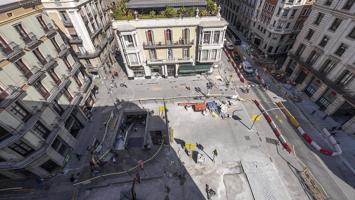La zona de Jaume I empieza a transformarse en plataforma única a su paso por la plaza del Àngel La zona de Jaume I empieza a transformarse en plataforma única a su paso por la plaza del Àngel