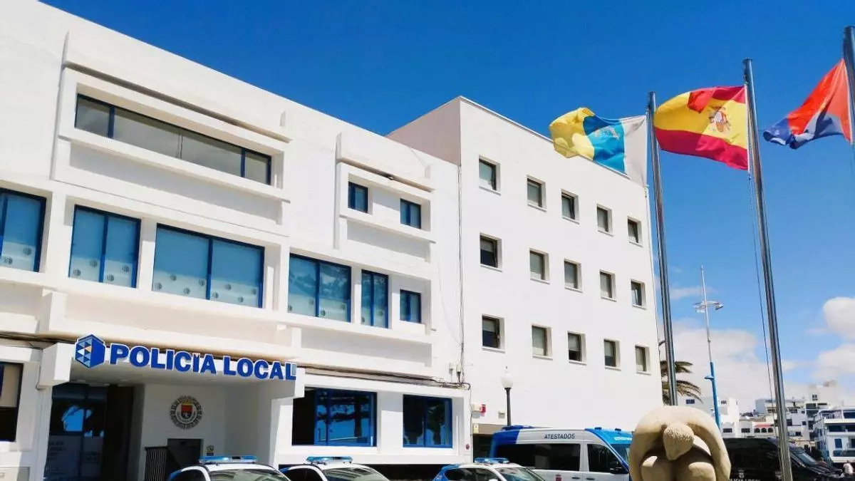 La Policía Local de Arrecife, en Lanzarote, intercepta un 'taxi pirata' con cinco pasajeros de madrugada