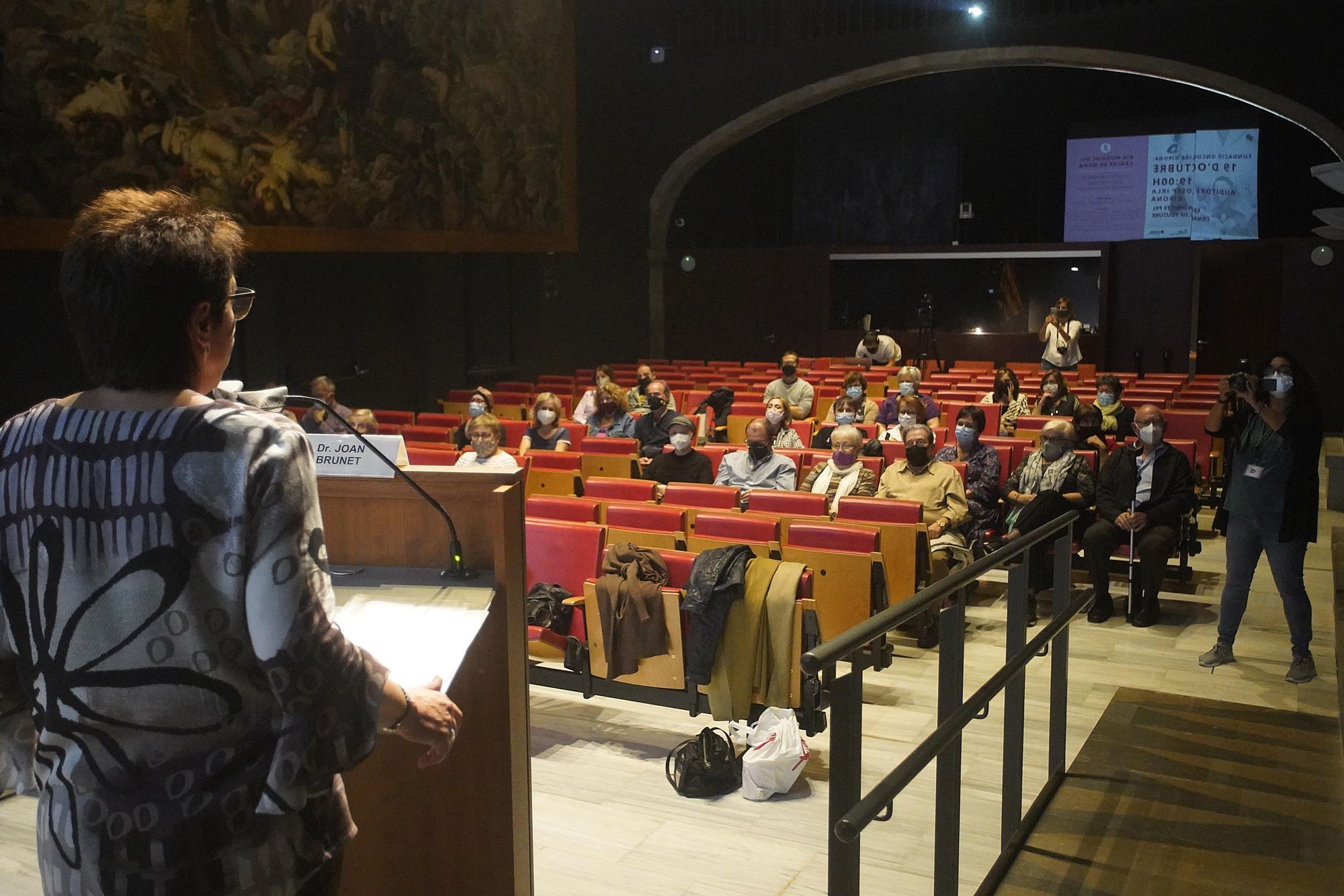 Taula rodona per commemorar el Dia Mundial del Càncer de Mama