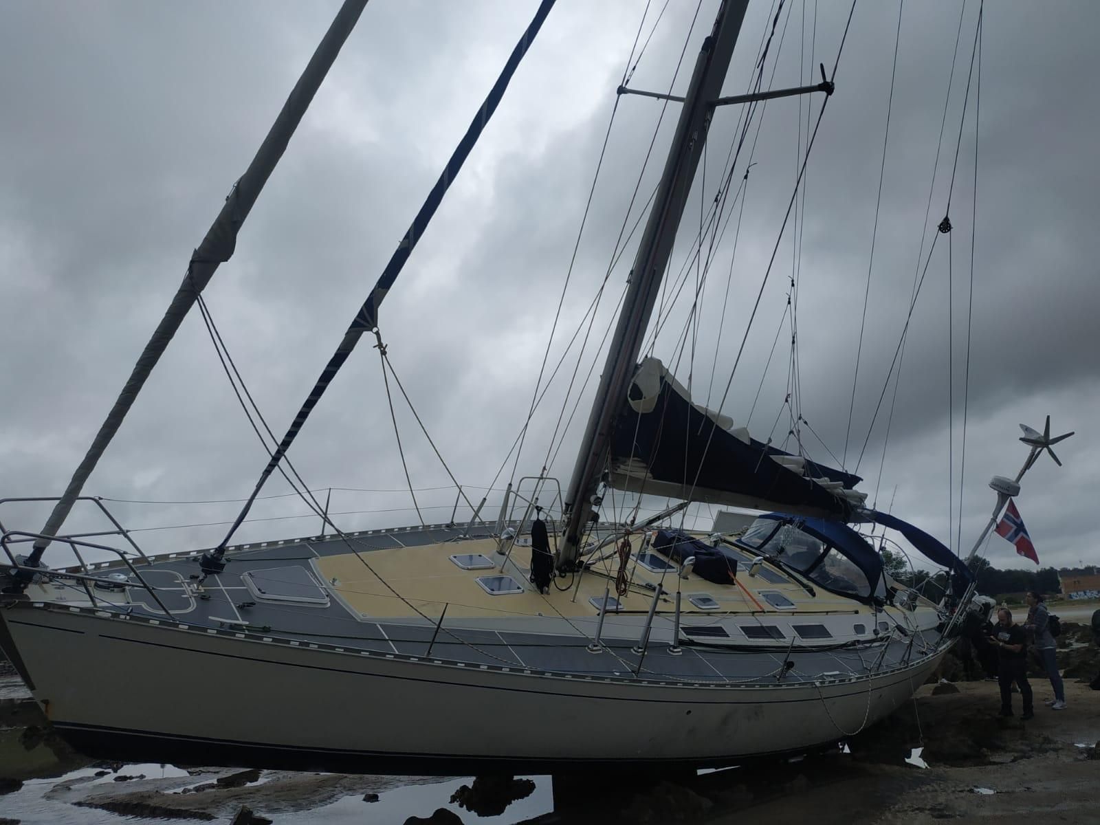 VELERO VARADO (3).jpeg