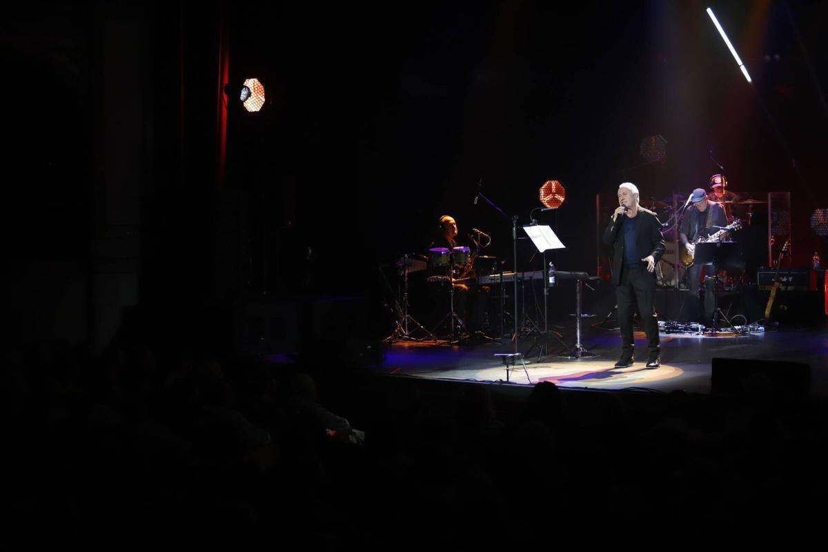 Víctor Manuel llena el Gran Teatro Víctor Manuel llena el Gran Teatro