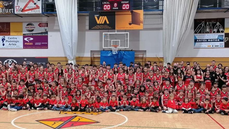 Reeixida presentació de tots els equips del Club Bàsquet Artés