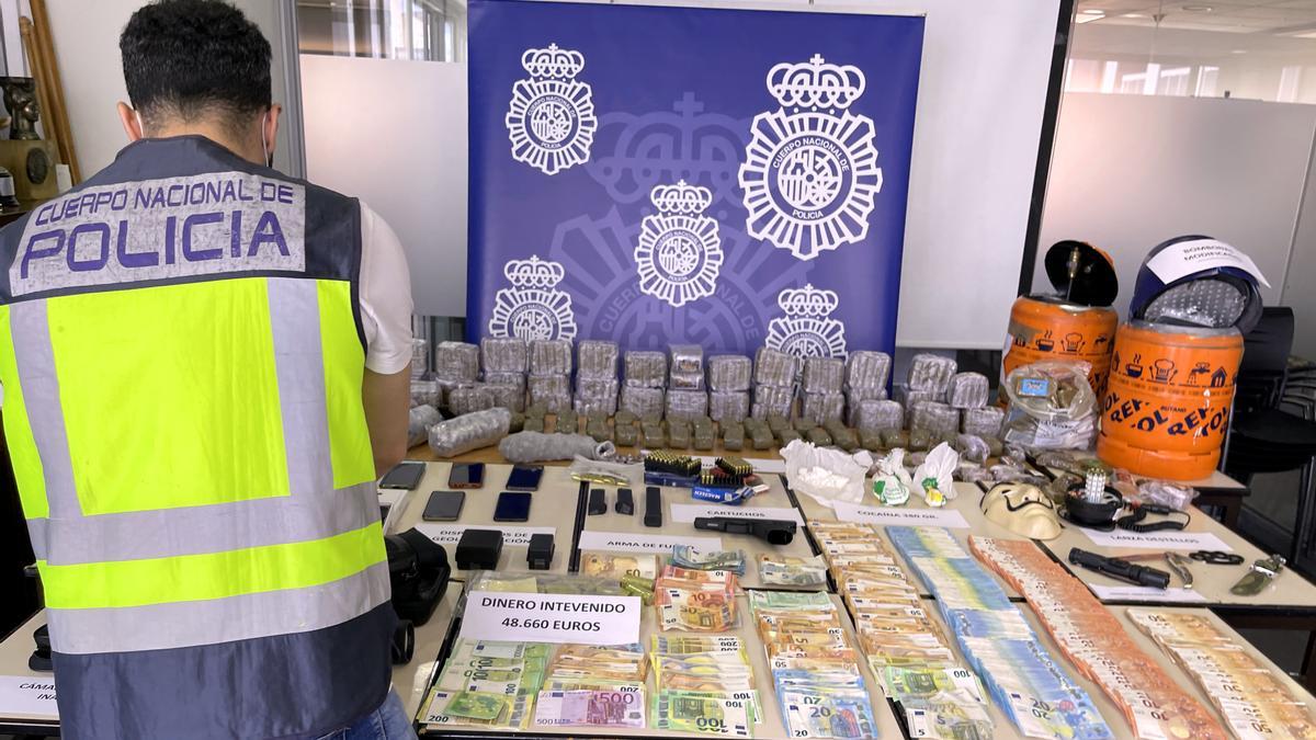 Efectos incautados en la operación antidroga.