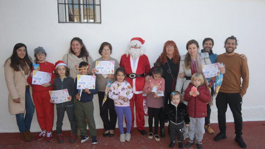 Cartajima entrega ayudas a familias del municipio con hijos