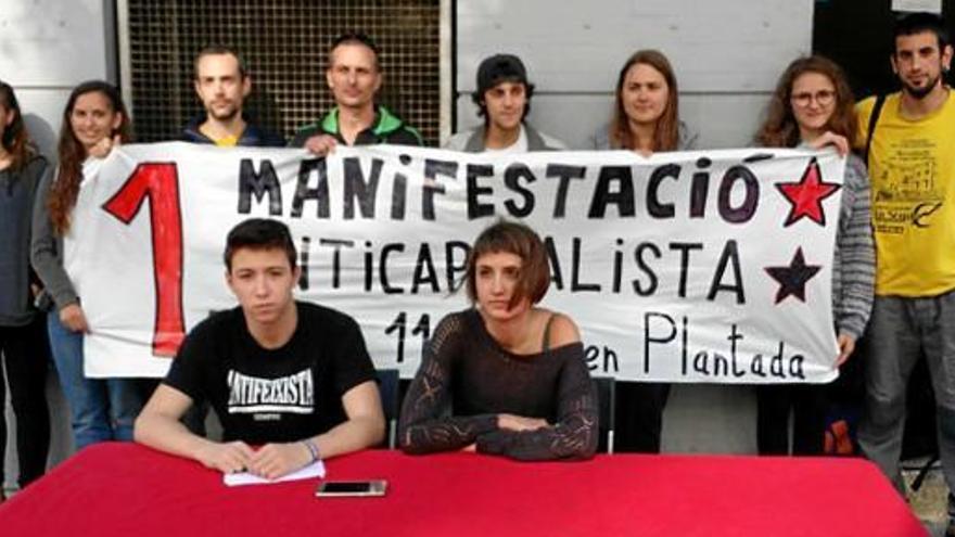 Representants dels convocants de la manifestació de Manresa, ahir