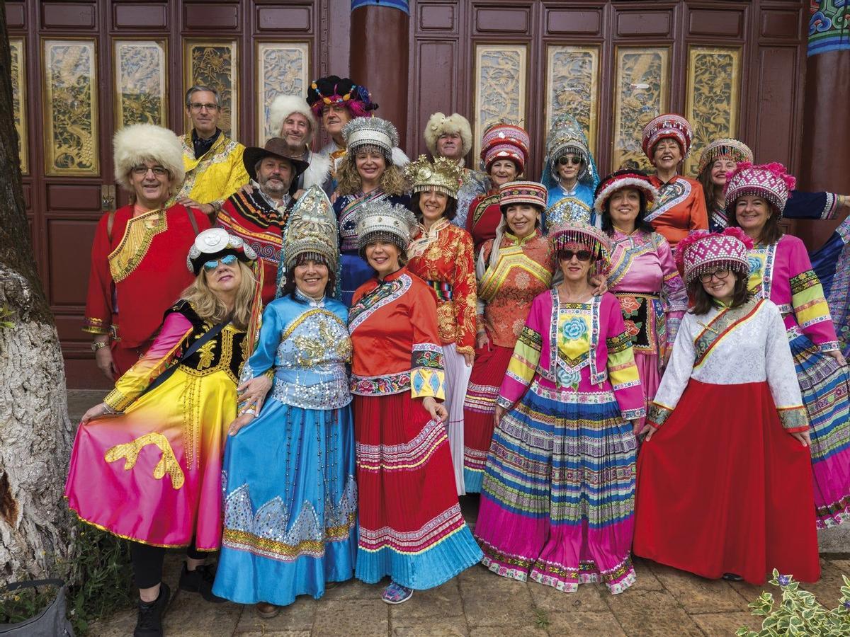 Participantes en la III Expedición VIAJAR, en los Jardines del Jade