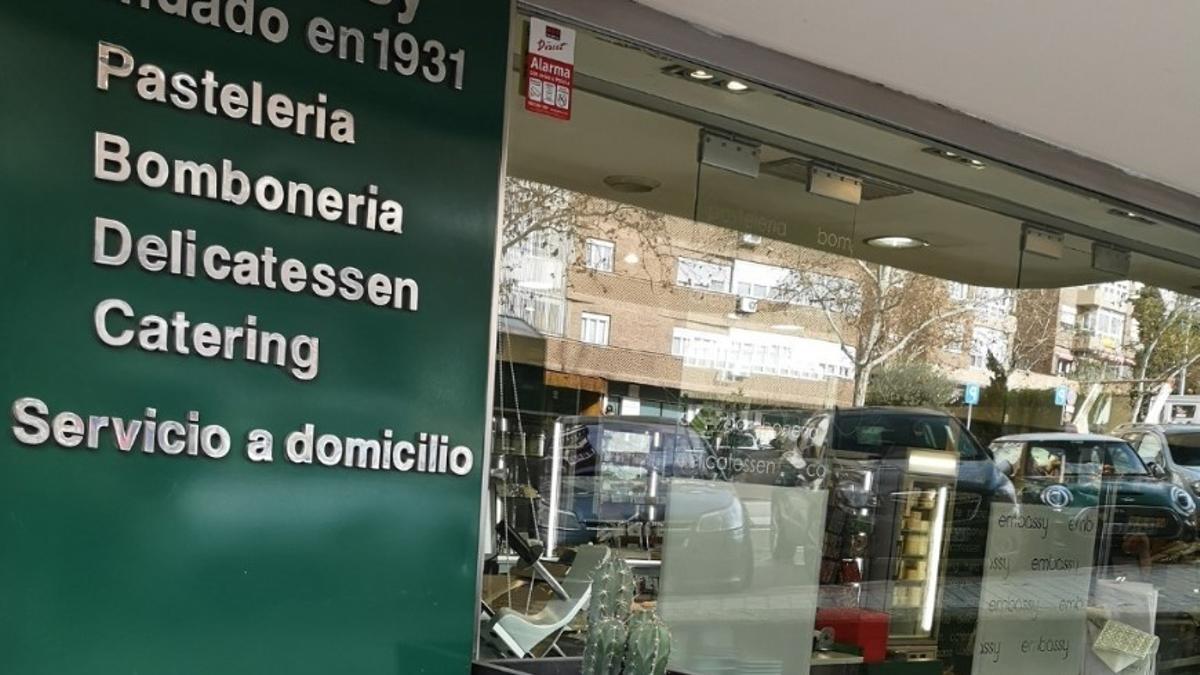 Fachada de una de las tiendas de Embassy cerradas hasta nuevo aviso.