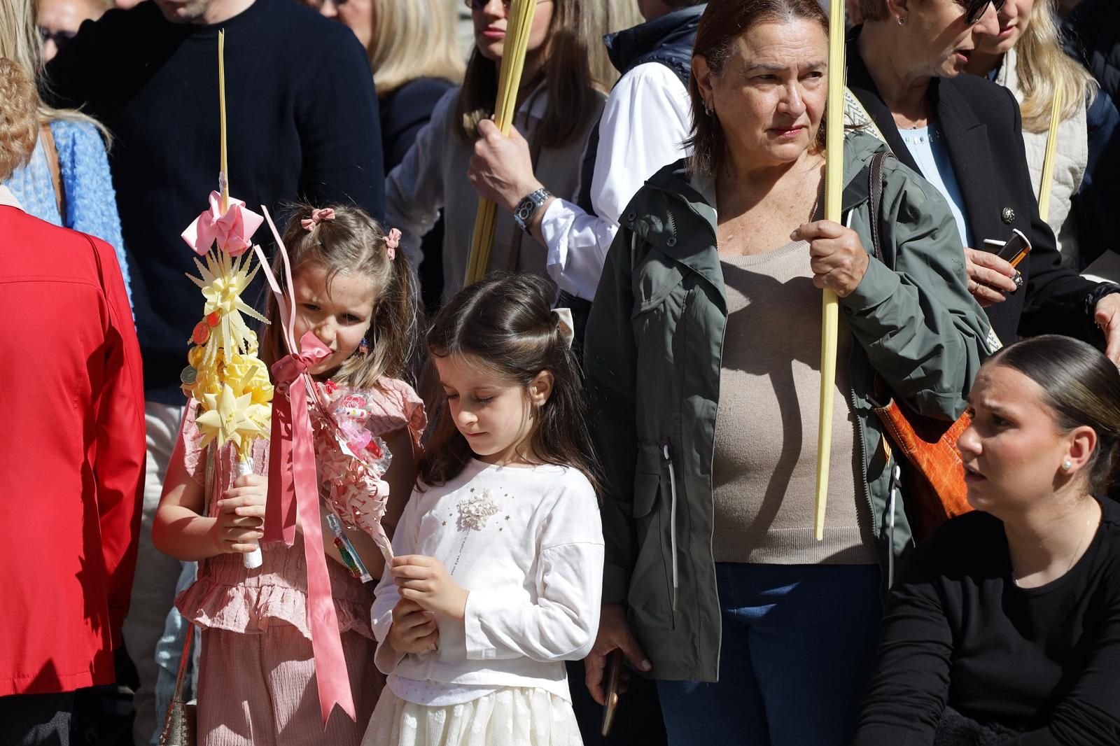 En imágenes | Emoción y mucho público en la procesión de las palmas de Zaragoza