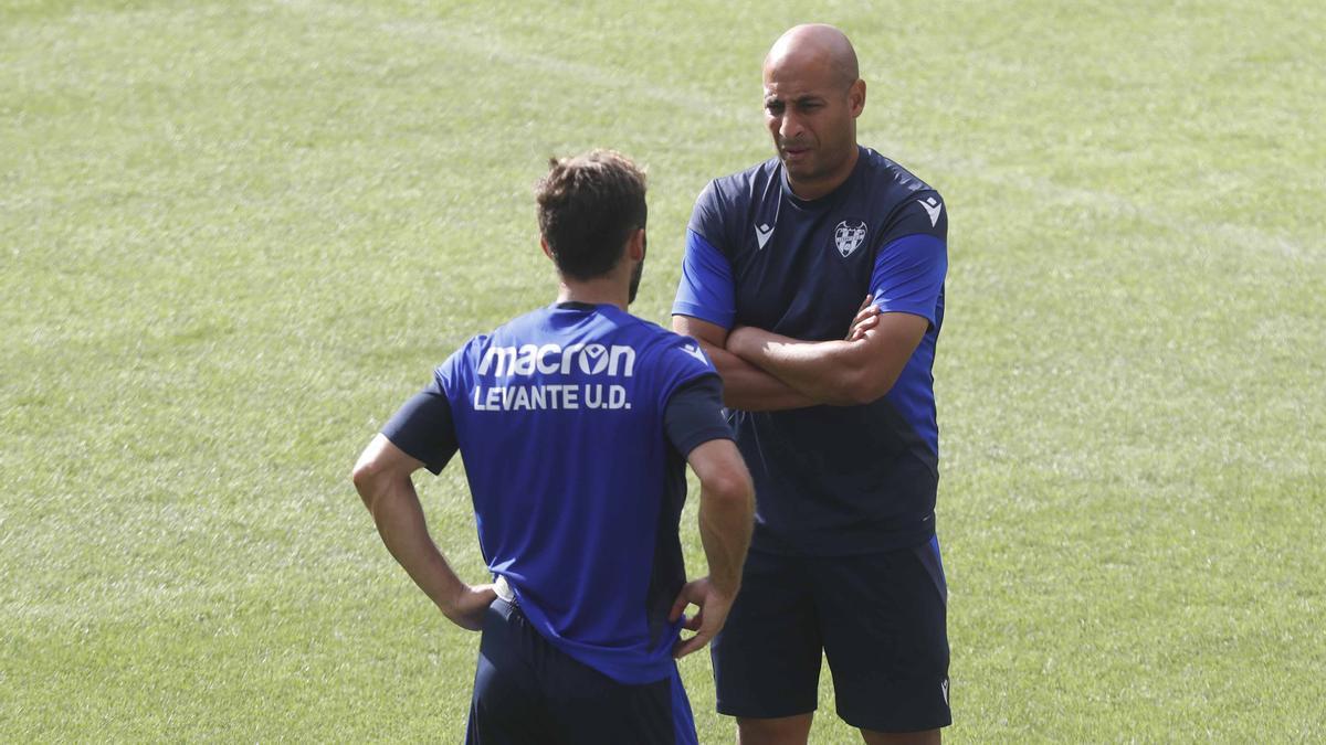 Mehdi Nafti, durante un entrenamiento.