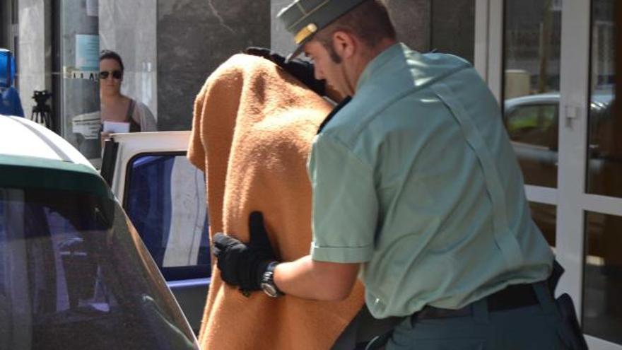 Francisco Huergo, condenado por el homicidio de María Teresa Inguanzo, saliendo de los juzgados.