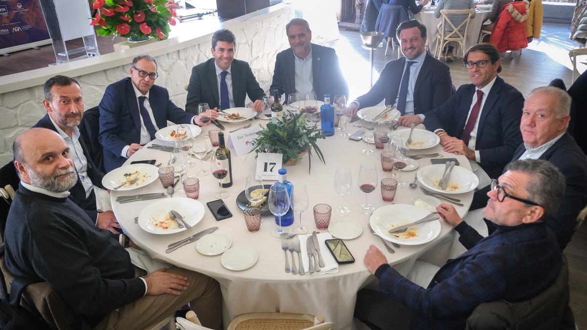 Tomás Mayoral, director de INFORMACIÓN; Carlos González, alcalde de Elche; Juan Ramón Gil, director general de Contenidos de INFORMACIÓN; Carlos Mazón, presidente de la Diputación de Alicante; Juan José Ruiz, rector de la Universidad Miguel Hernández de Elche;  Pablo Ruz, senador; Juan de Dios Navarro, diputado en la Diputación de Alicante; Sebastián Cañadas, diputado en la Diputación de Alicante y Francisco Oliva, presidente del Consejo Regulador de la Denominación de Origen de la Granada Mollar de Elche.