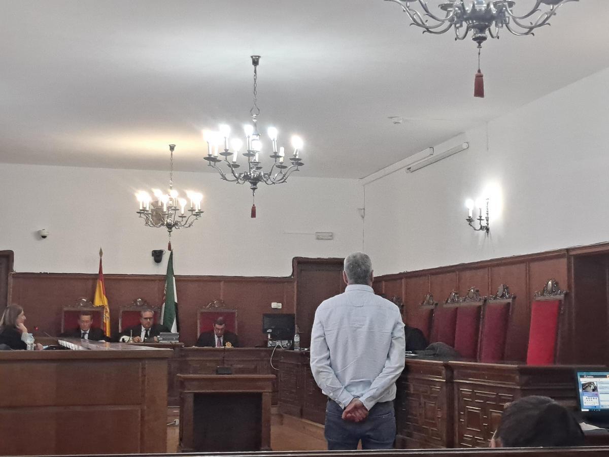 Uno de los tres acusados durante el juicio en la Audiencia de Badajoz.