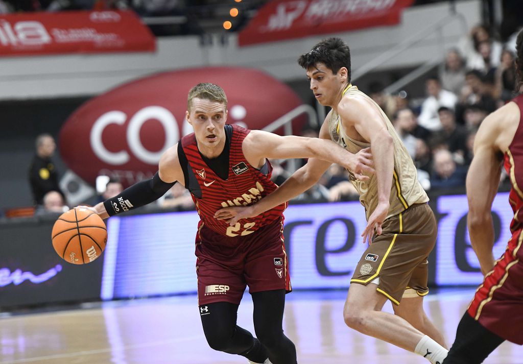 Todas las imágenes del partido del UCAM Murcia contra el Bàsquet Girona