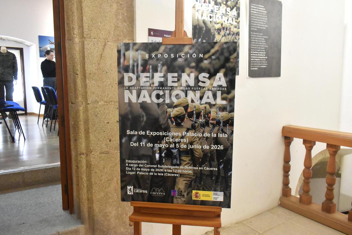 Galería | Así fue la inauguración de la exposición de las Fuerzas Armadas en Cáceres