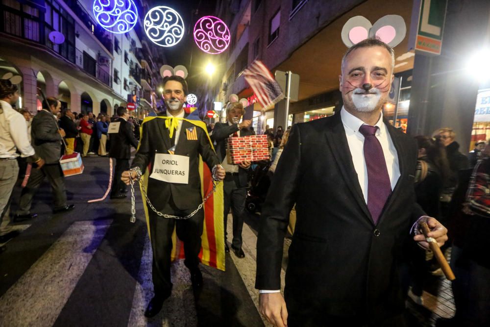 La sátira llena las calles de Benidorm en el Desfile del Humor