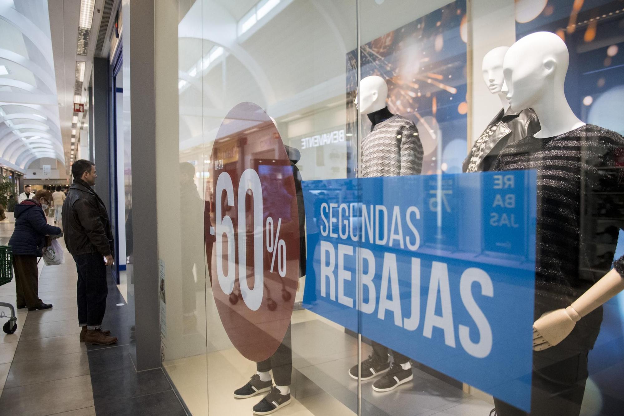 GALERÍA | Así son las rebajas en Cáceres