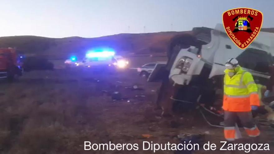 Rescate de un hombre tras quedar atrapado en su camión al sufrir un siniestro en Tarazona