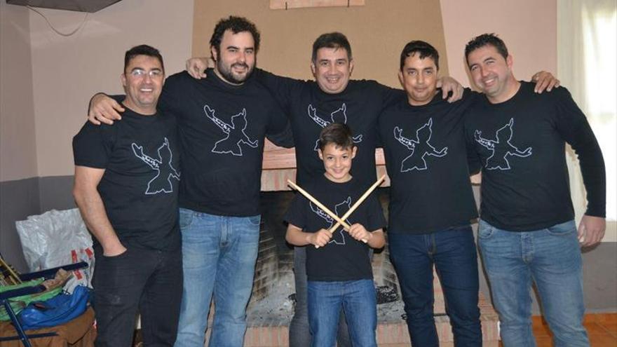 La banda de peter pan se presenta ante el público