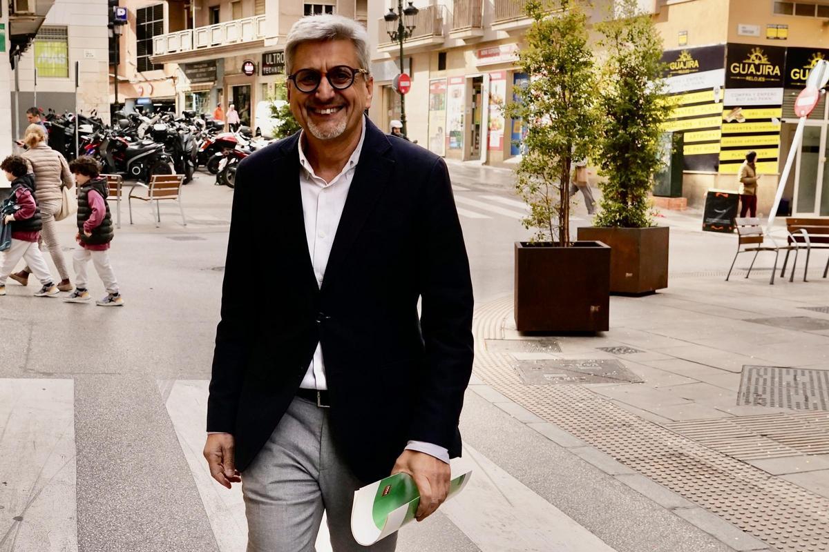 Josele Aguilar llega a la presentación de su candidatura.