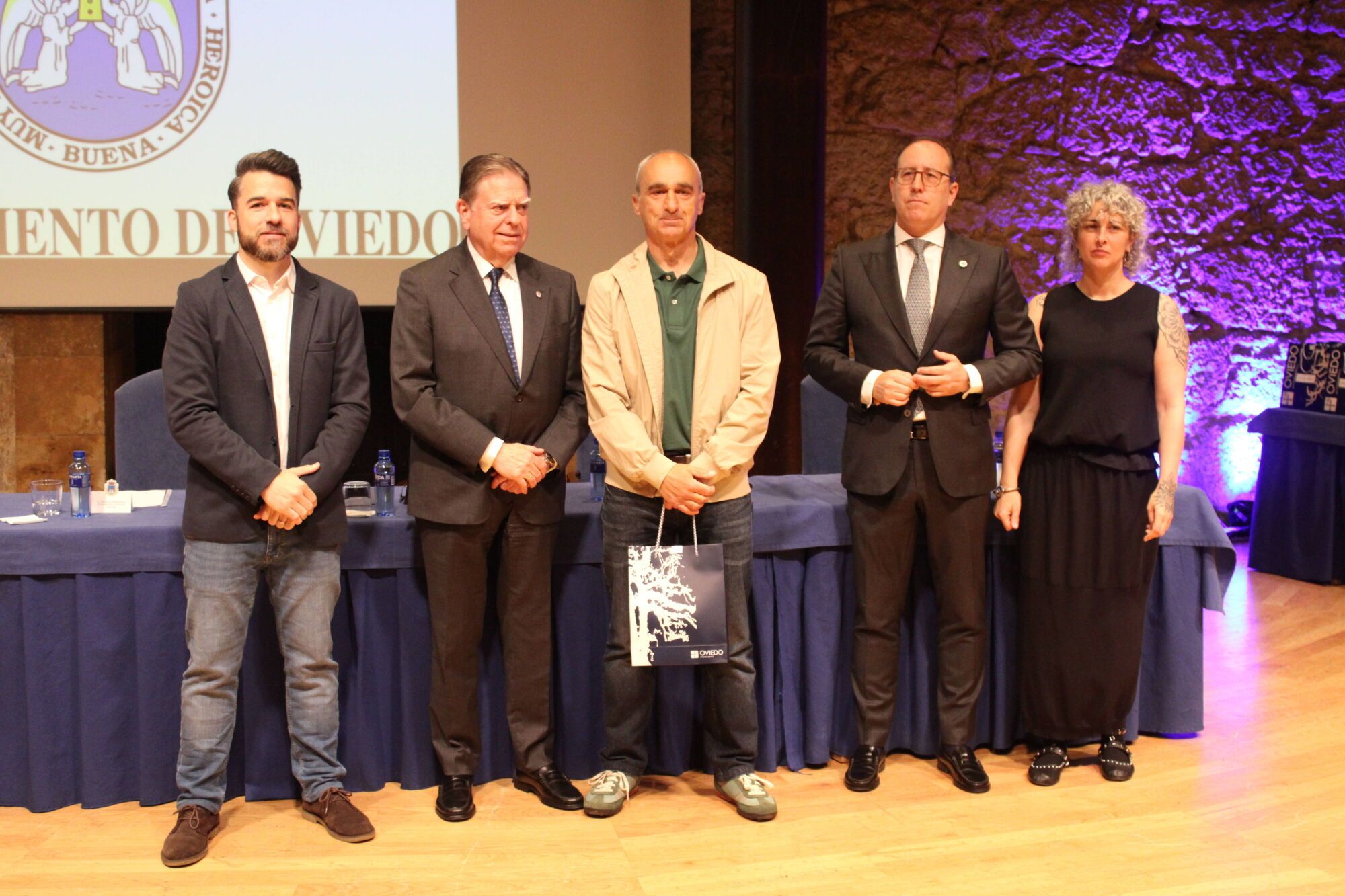 Acto institucional Santa Rita Hora: 11:00 Lugar: Oviedo, Sala de Cámara del Auditorio Príncipe Felipe Descripción: Homenaje a los trabajadores municipales jubilados y a quienes cumplen 25 y 40 años de servicio en el Ayuntamiento.