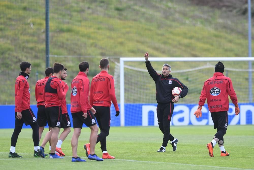 El nuevo técnico blanquiazul se pone al frente del equipo. El segundo entrenador Fabián Rivero y el preparador físico Moisés del Hoyo se unen junto a Martí al cuerpo técnico del primer equipo.