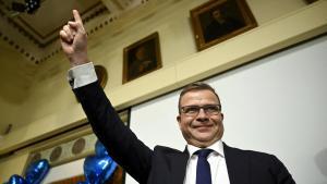 Petteri Orpo celebra los resultados electorales, este domingo en Helsinki.