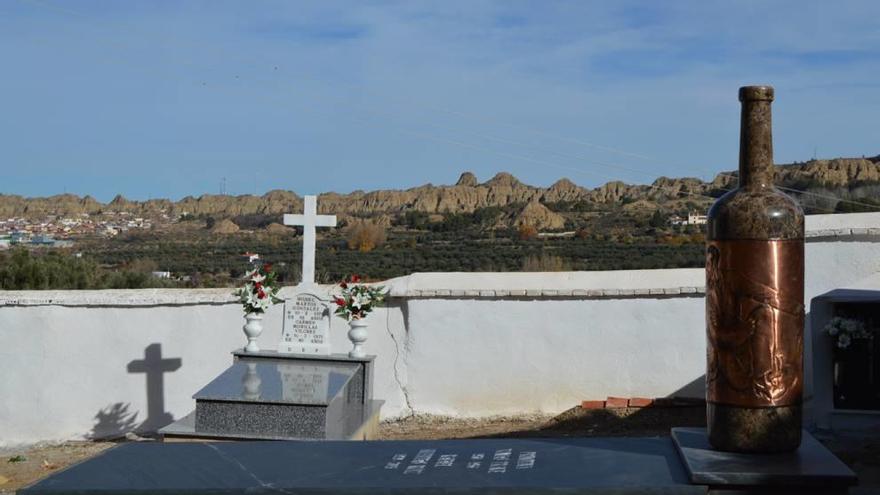 Pepe Yagües realiza una &#039;tumba laica&#039; en Granada