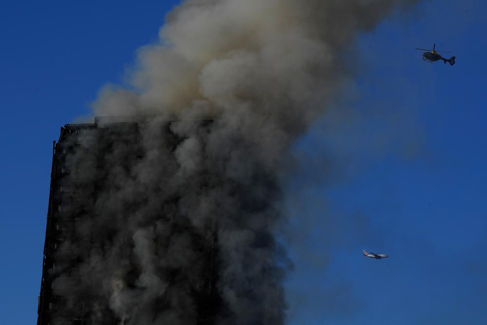 Incendio en un edificio de 24 plantas en Londres