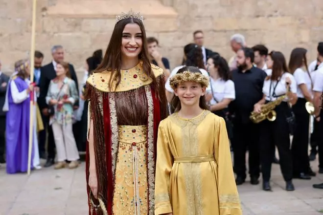 Carmen Prades y Marta Mercader retroceden tres mil años en el Corpus