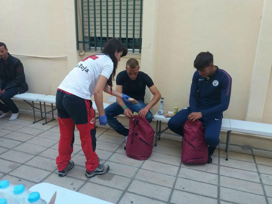 La embarcación ha llegado a la costa a las 8.00 horas y los ocupantes de la embarcación han sido trasladados al cuarte de la Guardia Civil