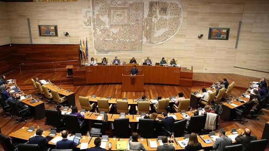 Debatidas 176 de las 520 enmiendas a los presupuestos de Extremadura