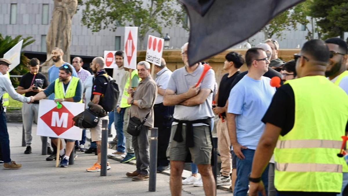 Los trabajadores de seguridad del metro de Barcelona protestan para mejorar sus condiciones laborales