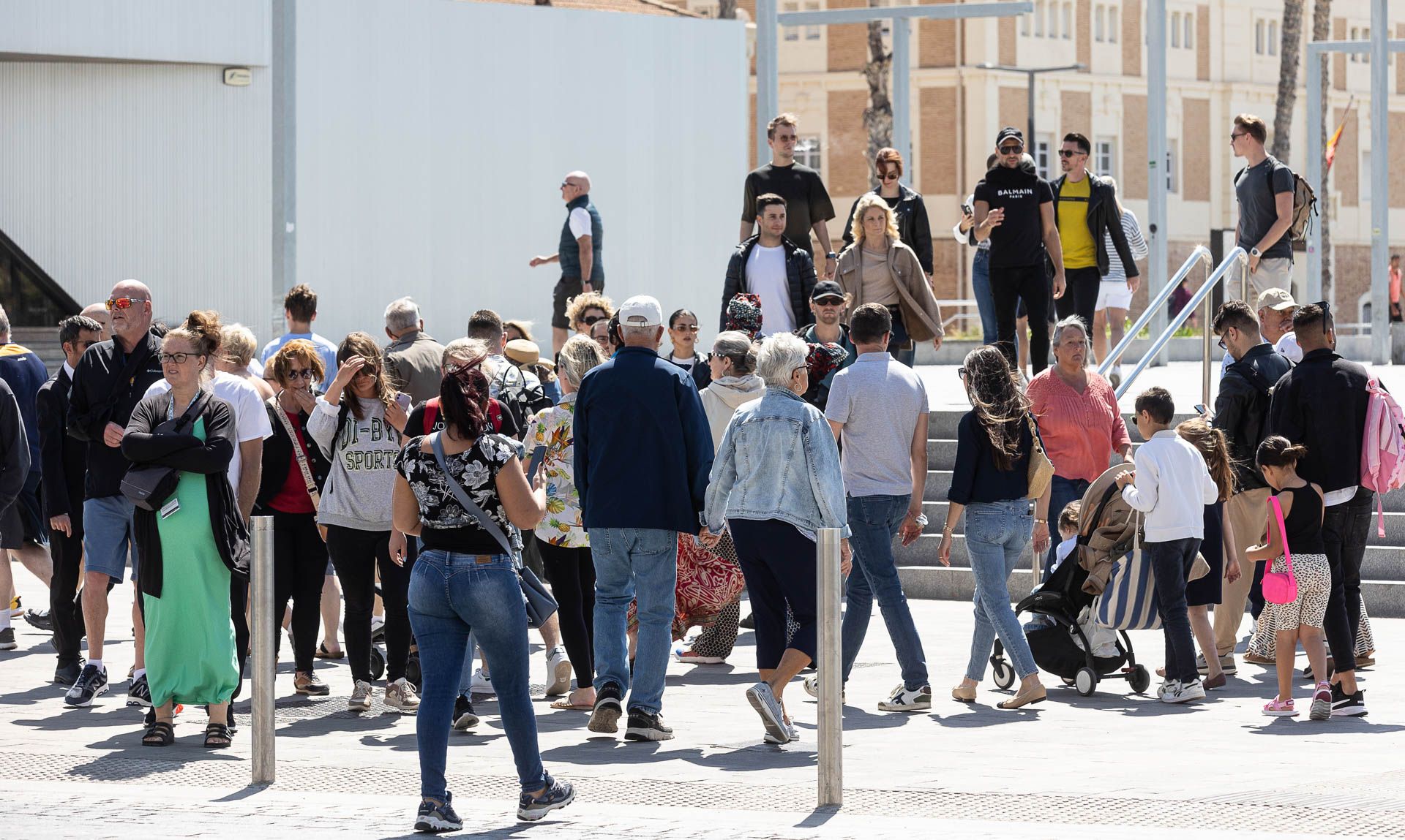 Alicante repleta de turistas con la llegada de dos cruceros